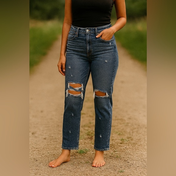 Abercrombie Curve Love High Rise Mom Jeans Size 34 Short - Picture 1 of 4